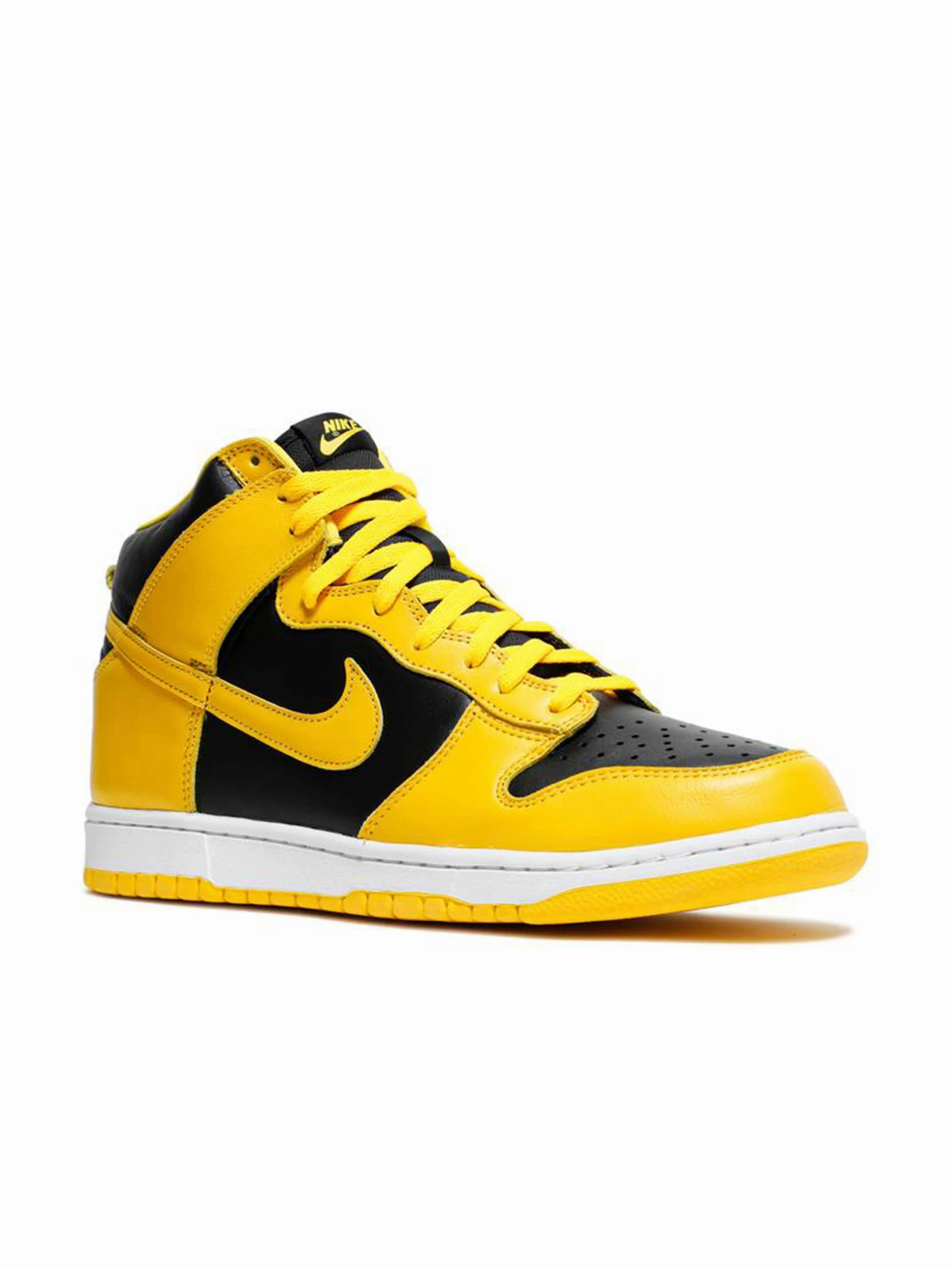 Long Wear running in a polar area Nike Dunk High Black Varsity Maize