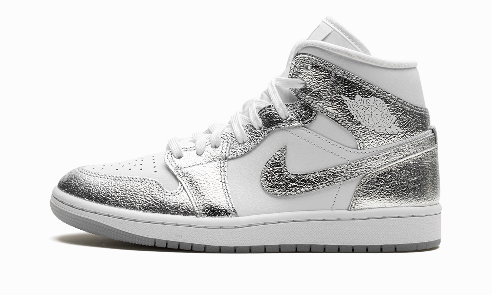 Trend-setting sole Air Jordan 1 Mid SE WMNS "Metallic Silver"