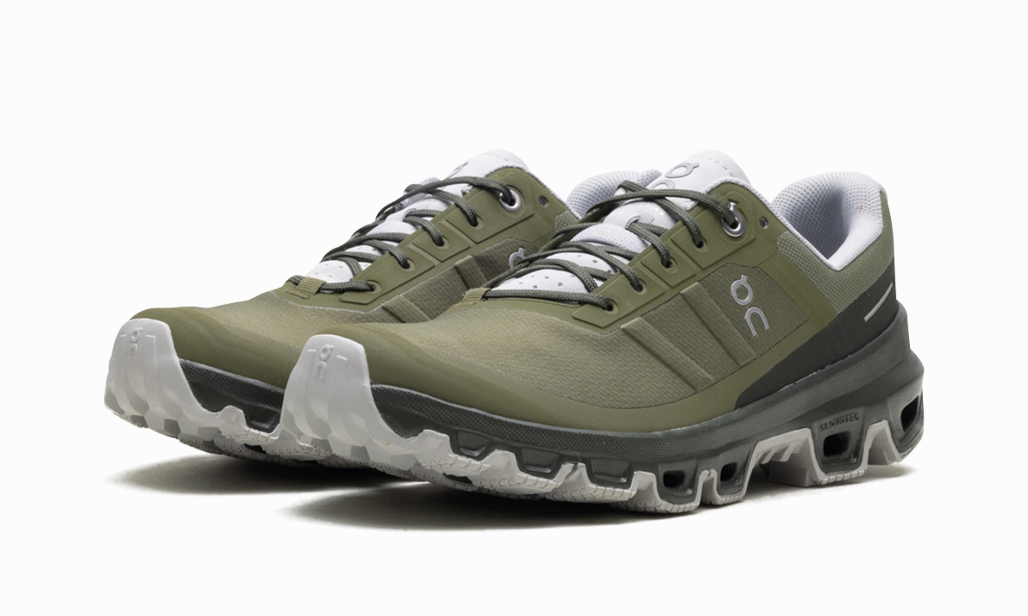Cloudventure WMNS "Olive" running in a tied - arch bridge area shoes