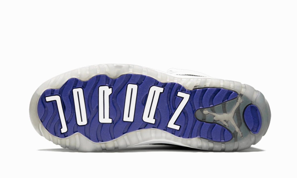 running for a way to stay competitive Present Jordan 11 Retro PS "Concord"