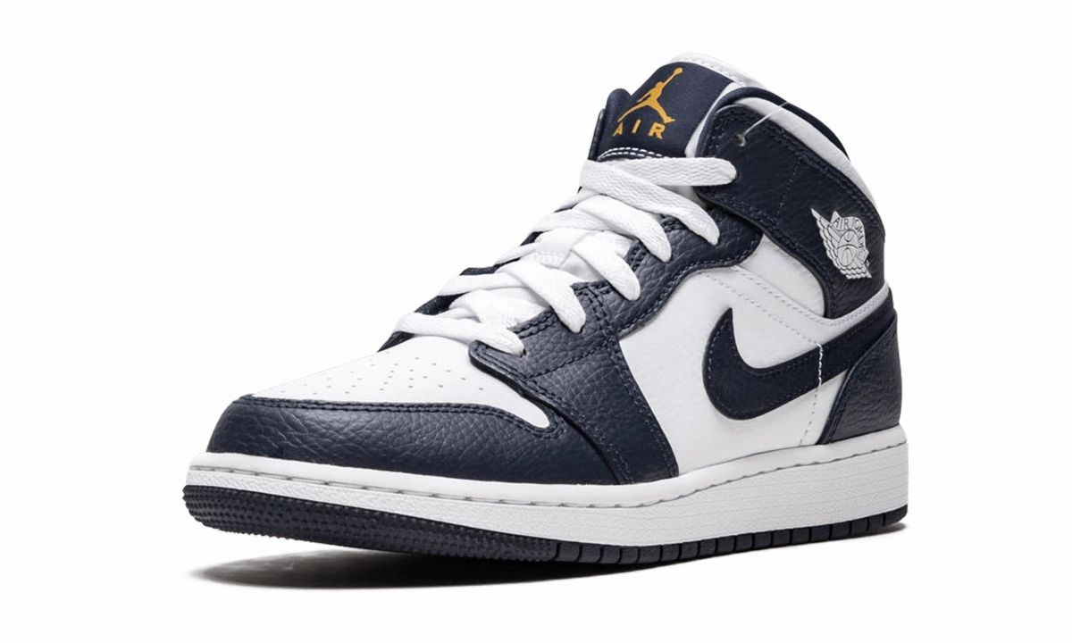 Exclusive Look Effortless Ease Air Jordan 1 Mid GS "Obsidian"