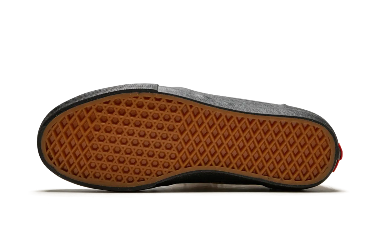 Parkour Run Step Fresh Chukka Pro "Supreme x Jean Paul Gaultier - Black"