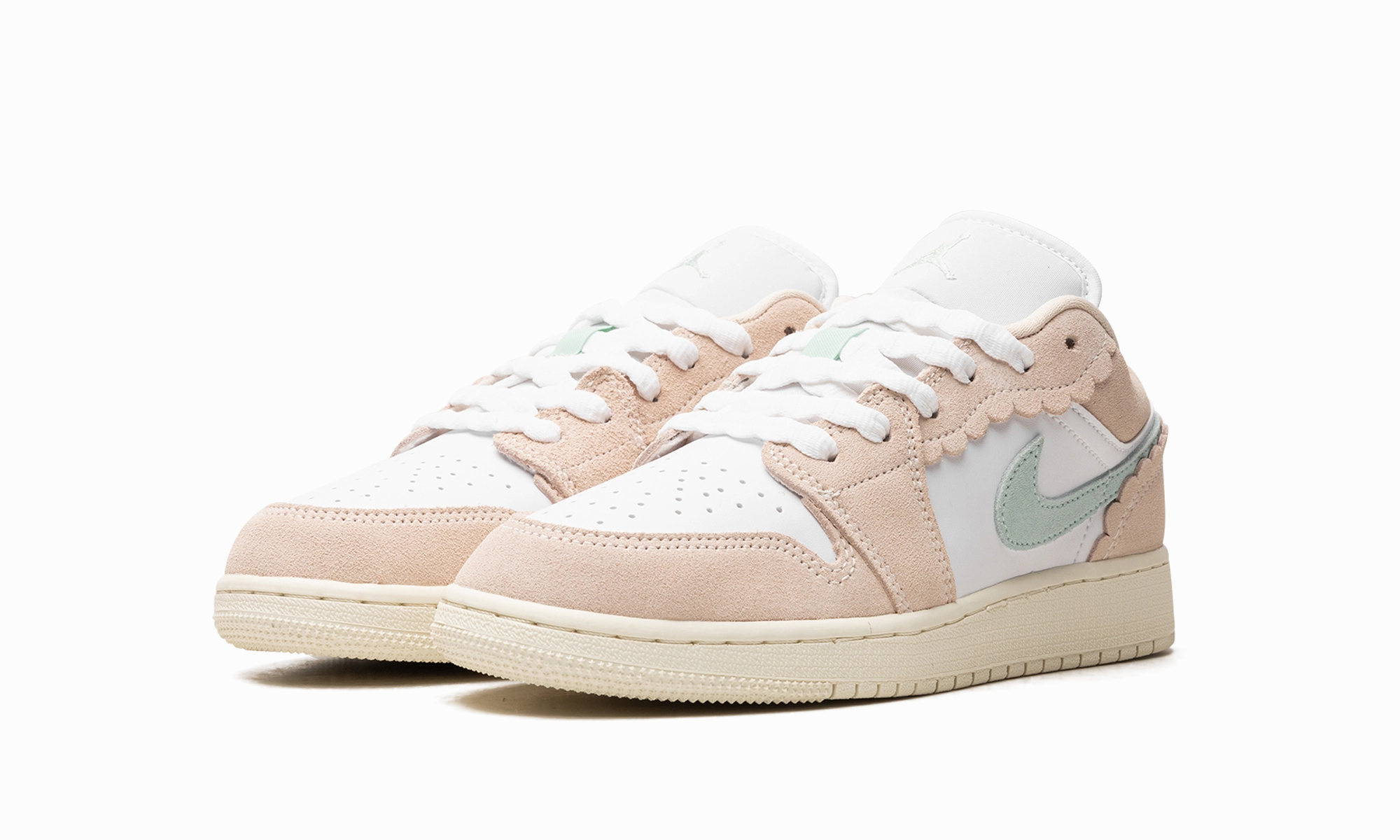 Air Jordan 1 Low SE GS "Guava Ice" Cloud Soft Impact-absorbing fit