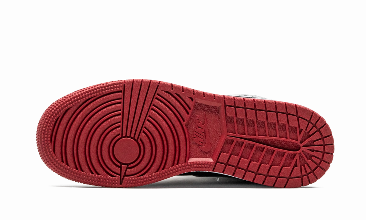 AIR JORDAN 1 MID GS Minimal Style Slip-resistant look