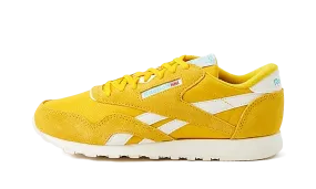 Classic Nylon WMNS "Team Yellow" stylish shoe look adventure - themed running gear