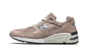 functional - training running shoes 990v2 "Kith - Dusty Rose"