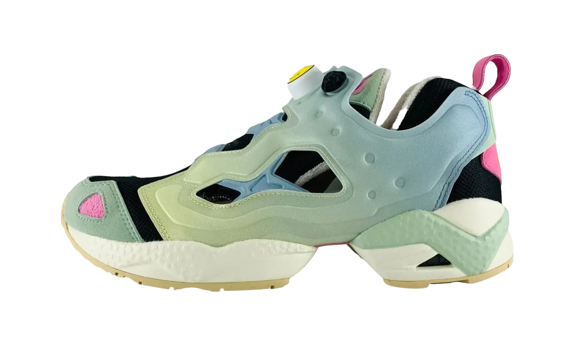 Instapump Fury 95 "Smiley x 50th Anniversary" Running Goals running for a way to stay centered