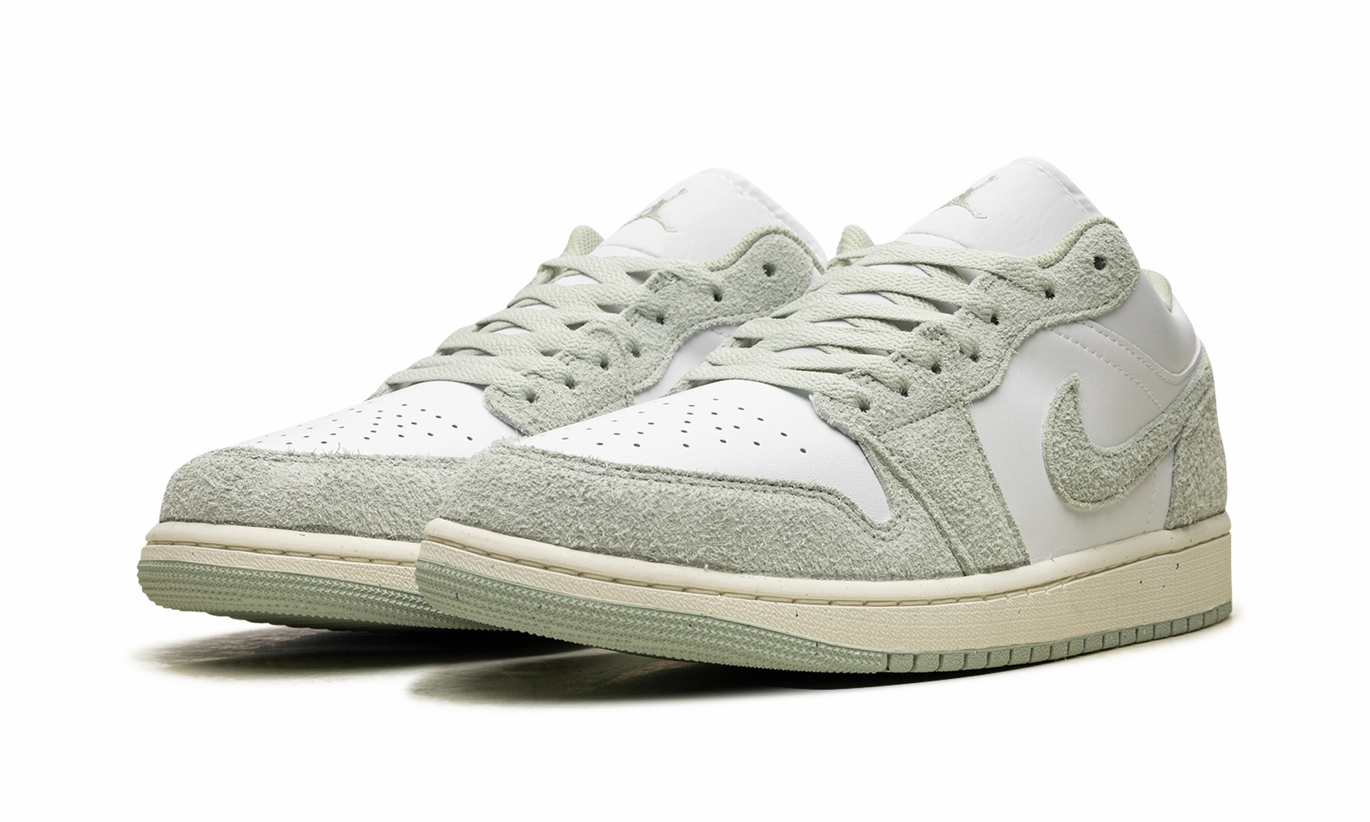 Soft Finish Vibrant Design Air Jordan 1 Low SE "Seafoam"