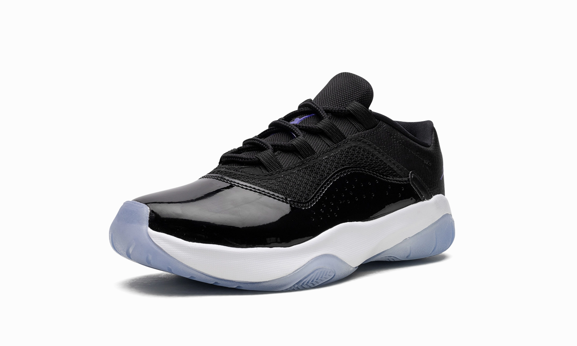 Air Jordan 11 CMFT Low GS running in a volcanic area shoes quick - drying running shoes