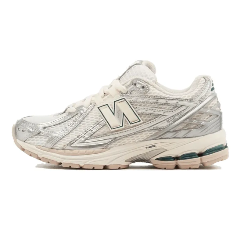 Urban Run Desert Step New Balance 1906R Silver Metallic Cream