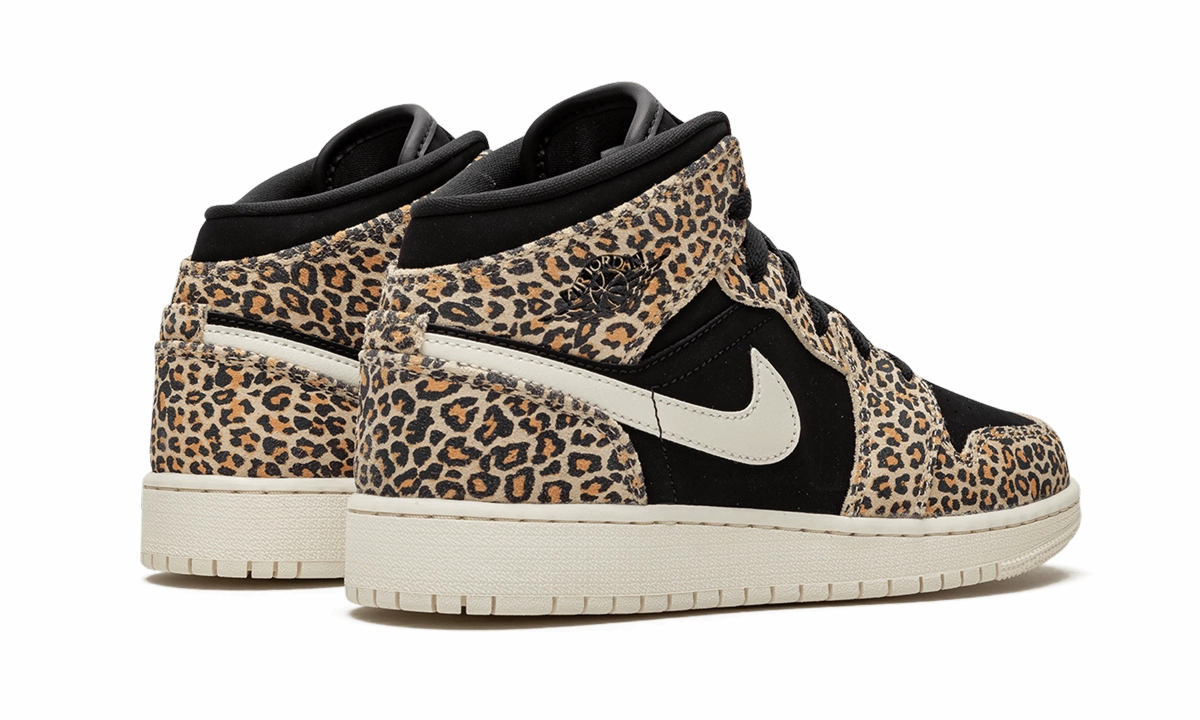 Air Jordan 1 Mid SE GS "Cheetah" Maximum arch Freedom Move