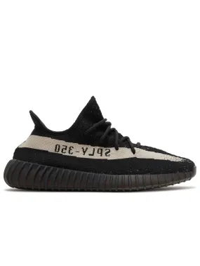 Pose Time Bloom Step Yeezy Boost 350 V2 Core Black White