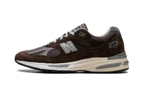 991v2 "MiUK Pinecone" running in a neighborhood