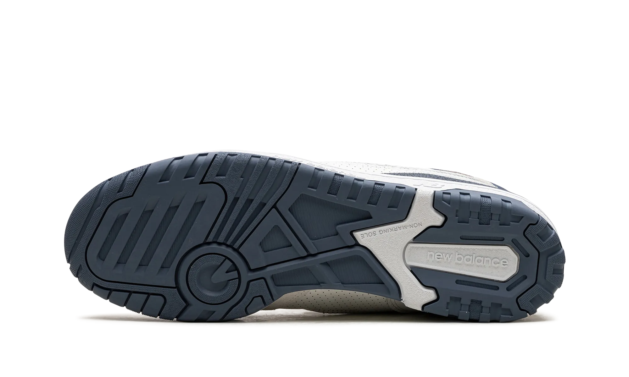 550 "Vintage Indigo" running on uphill shoes running with a hat