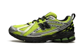 1906R "Volt / Black" Urban Pace