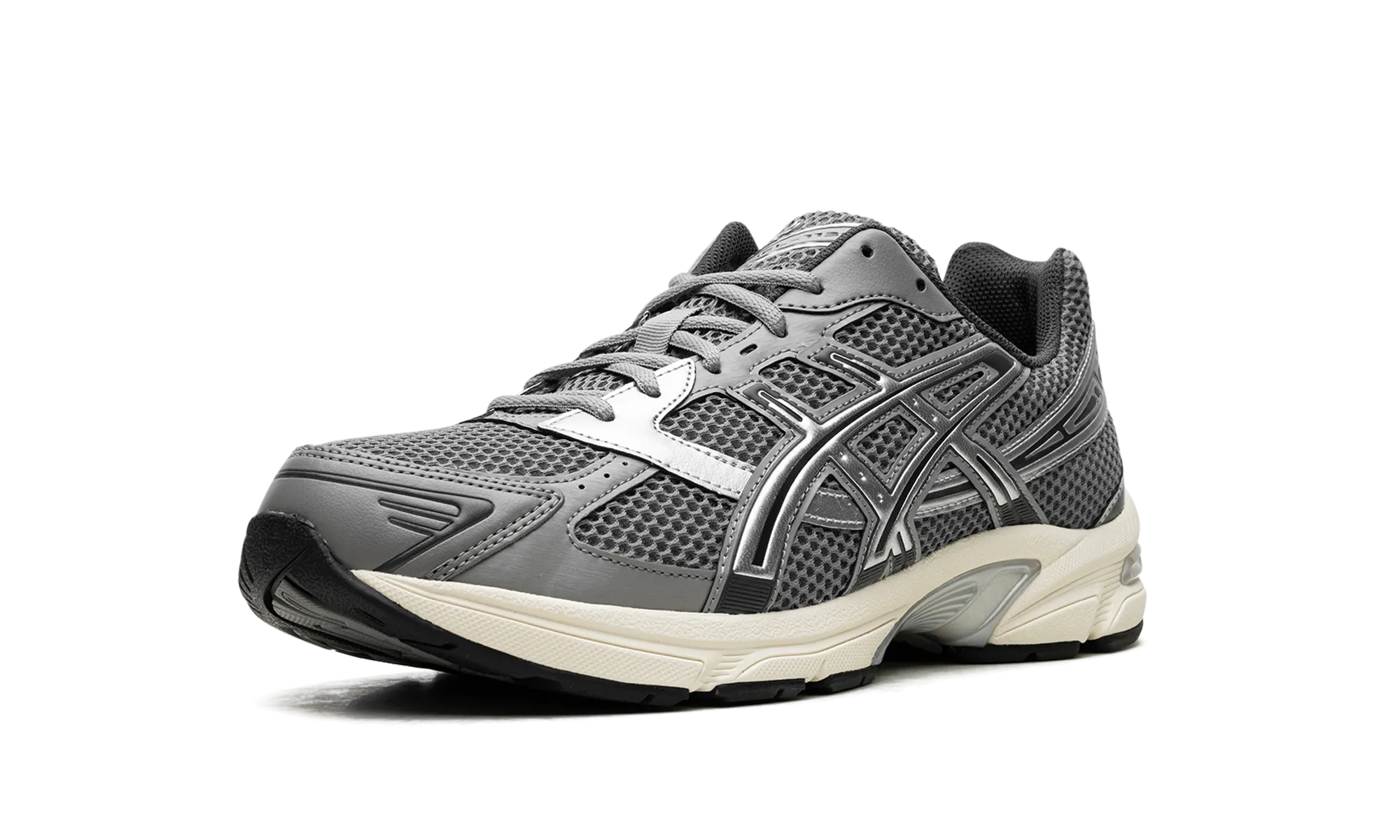 running in a seagrass meadow area shoes Gell 1130 "Clay Grey Pure Silver"