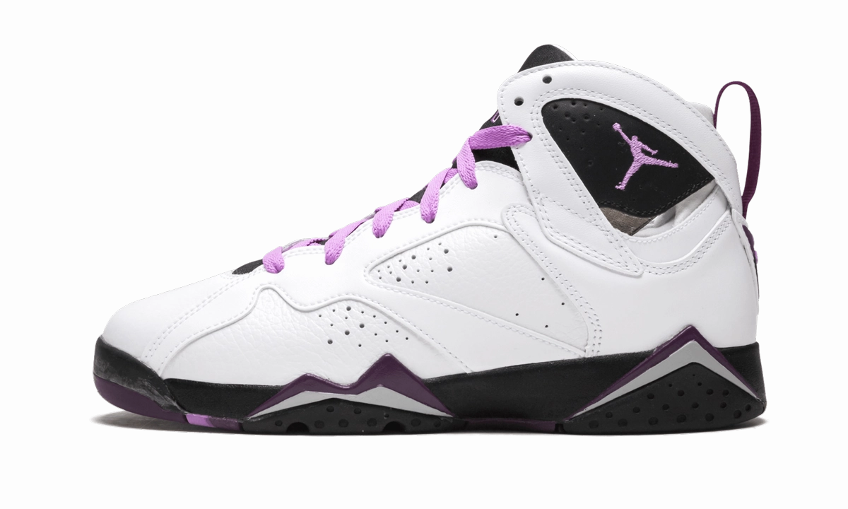 Air Jordan 7 Retro GS "Fuchsia Glow" running on sand shoes weekday run