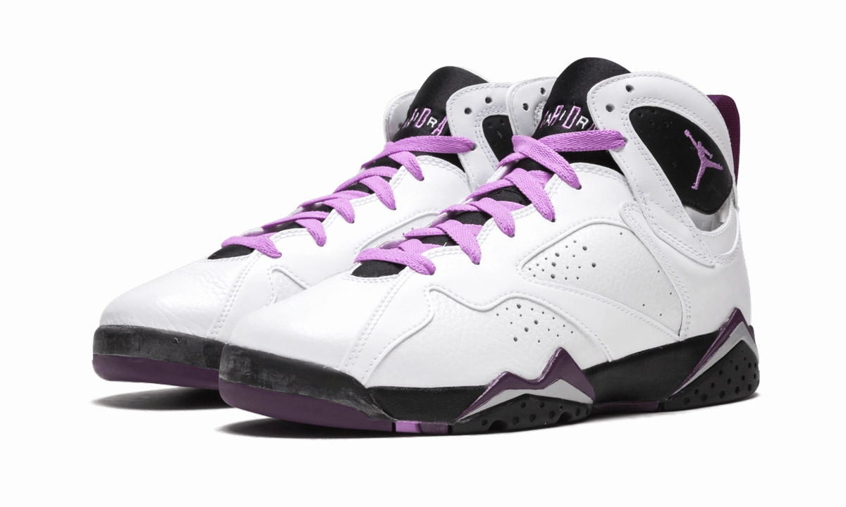 Air Jordan 7 Retro GS "Fuchsia Glow" reflective visibility