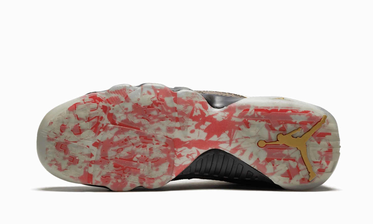 Air Jordan 9 Retro GS "Doernbecher" heel - hugging True to size