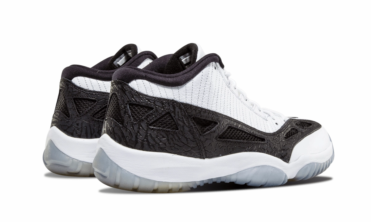 running in cold tracks shoes narrow - fit running option Air Jordan 11 Retro Low