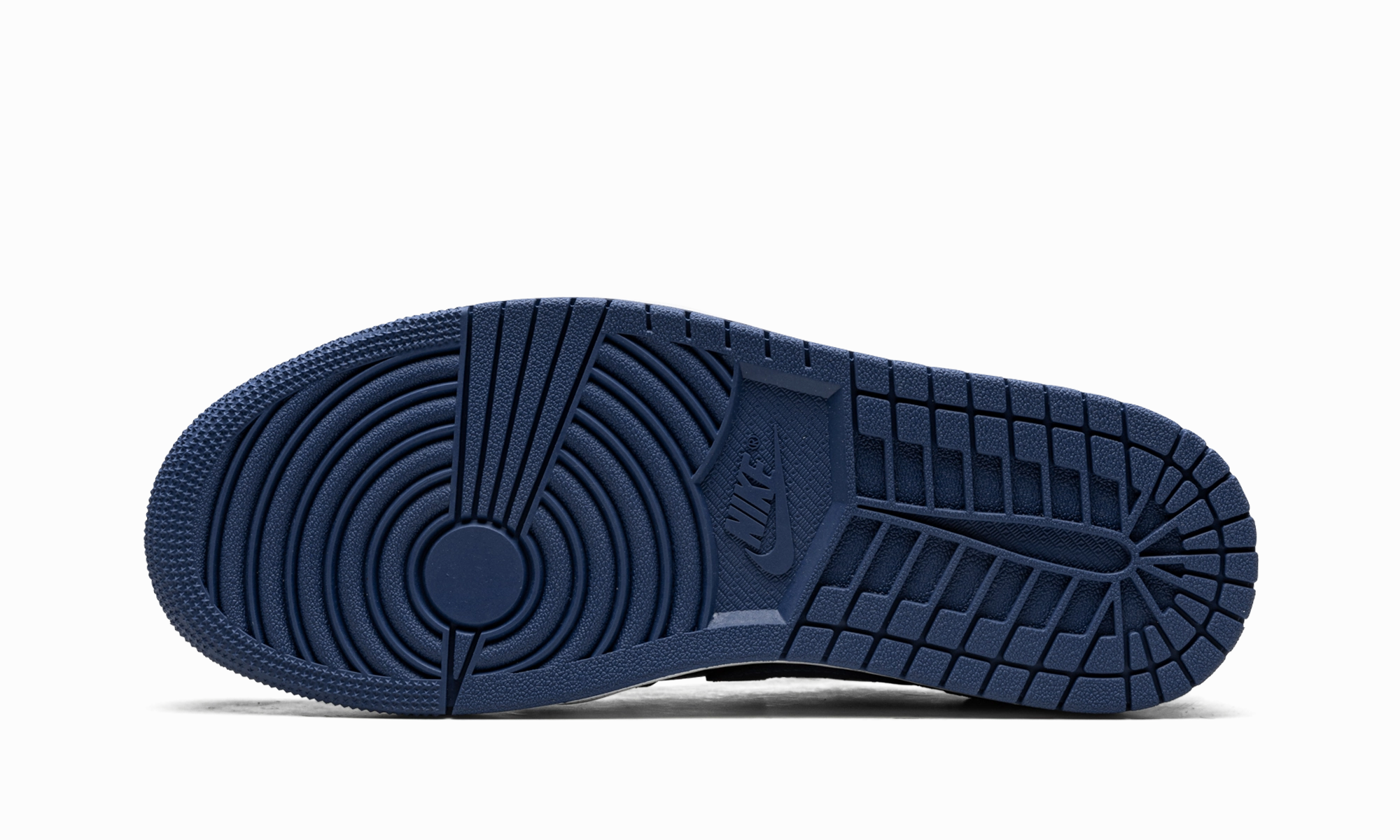 Superior Traction Foot alignment Air Jordan 1 Low OG "Mystic Navy"