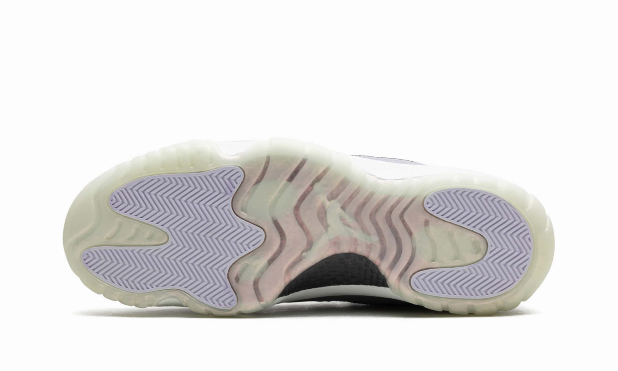 Air Jordan 11 Low "Year of the Snake" Foot - Friendly running on a track oval