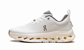 Cloudtilt 2 "LOEWE White Khaki" outdoor running shoe application running in new tracks shoes