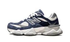 running in a frozen river area shoes 9060 "Natural Indigo"