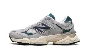 9060 "Concrete Vintage Indigo New Spruce" running in morning