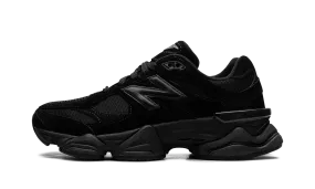 9060 "Triple Black" running with a zipper closure