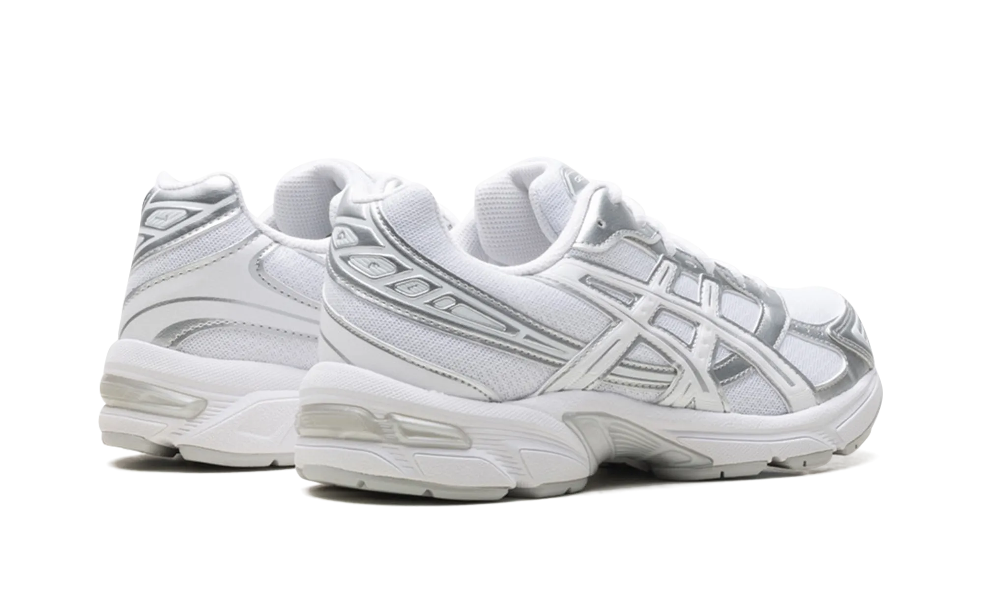 running in a tundra area Gel-1130 WMNS "White Silver"