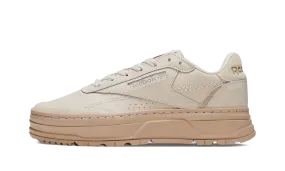 Club C Double Geo WMNS "Stucco" running on sand shoes
