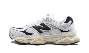 9060 "White / Black" running for a way to stay happy Running Club