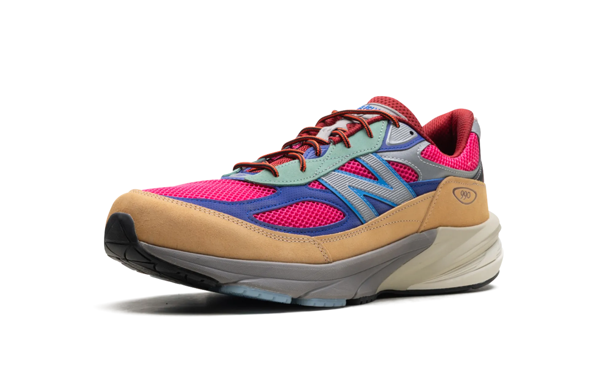 990V6 "Action Bronson - Ainzama" running in an estuary area shoes