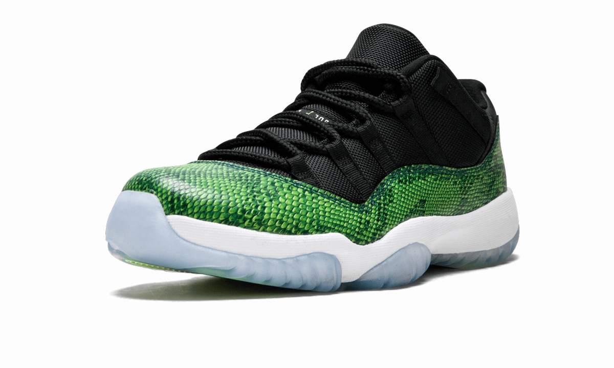 Air Jordan 11 Retro Low "Nightshade" superb traction