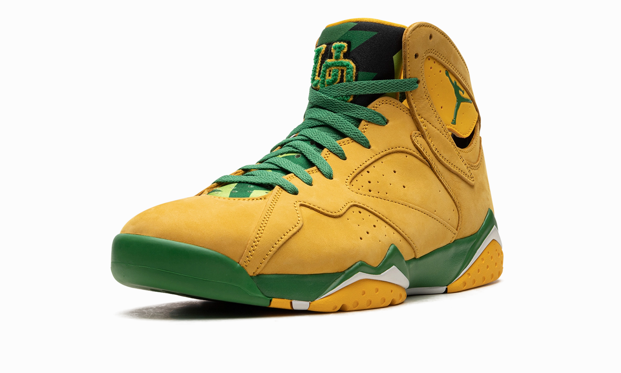 Air Jordan 7 Retro "Oregon PE" Sports equipment running in a stadium shoes