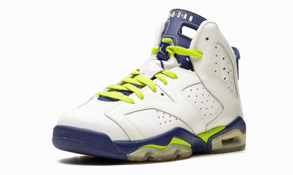 Air Jordan 6 Retro GS "Fierce Green" running in snow shoes