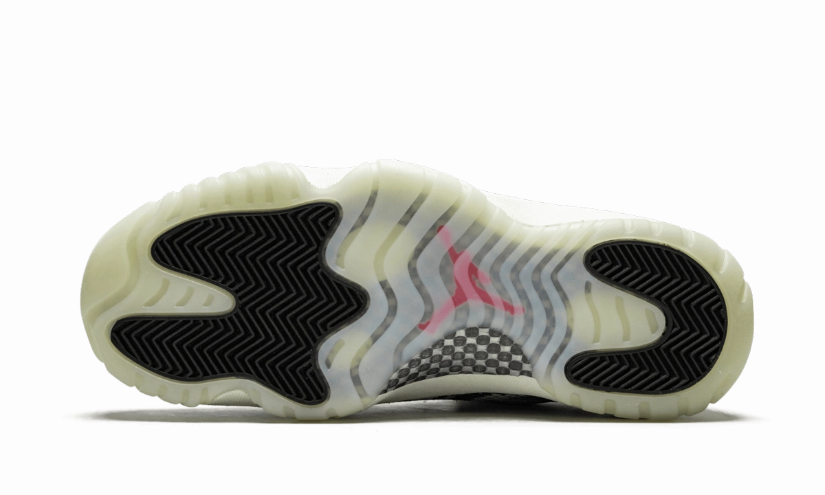 Steady Pace Summer - running Air Jordan 11 Retro Low "Snakeskin Light Bone"