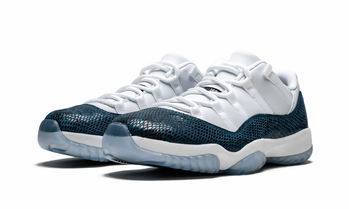 running in wet tracks shoes Air Jordan 11 Retro Low LE "Blue Snakeskin"
