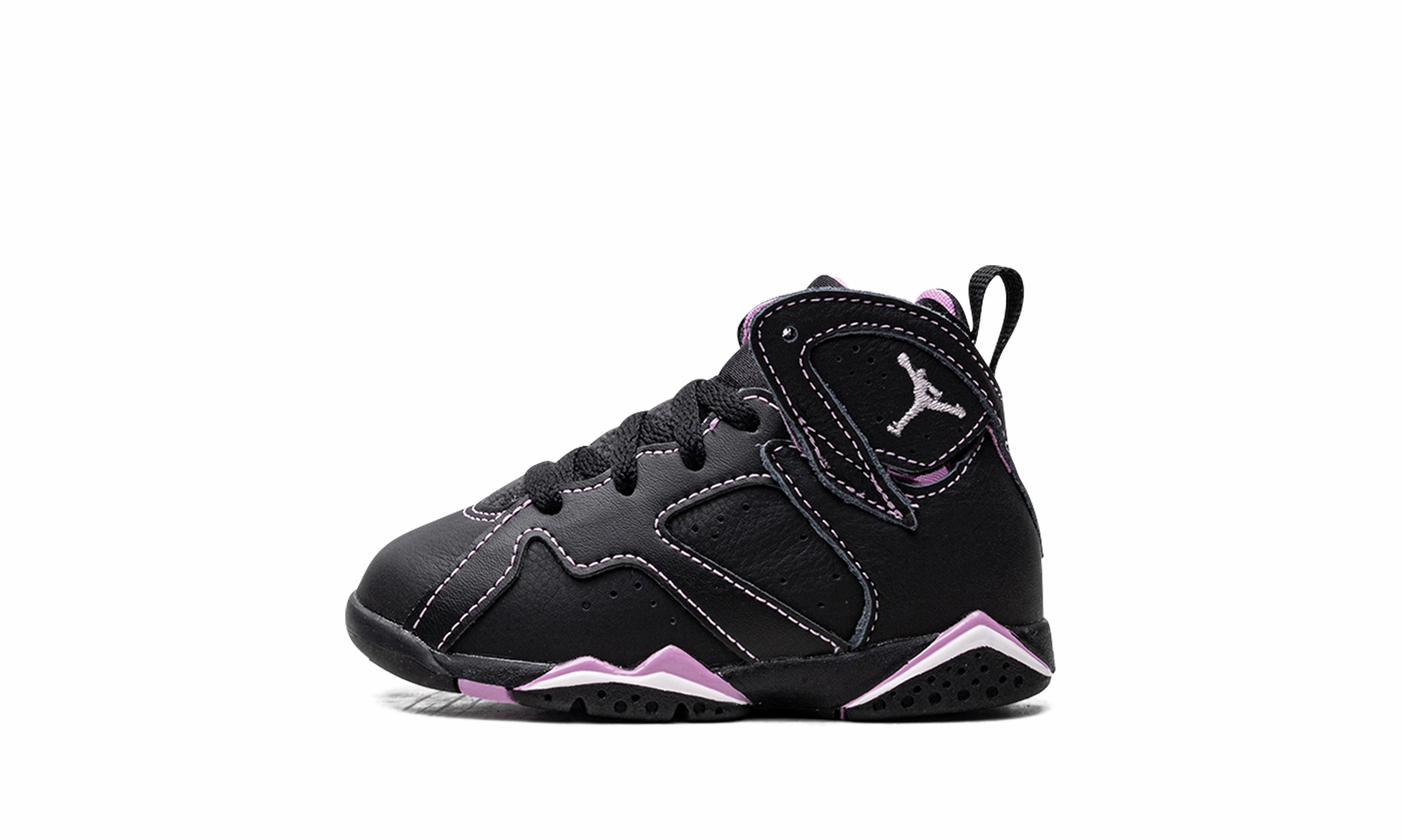running in a volleyball court area shoes responsive - sole - technology - reactivity shoes Air Jordan 7 TD "Barely Grape"