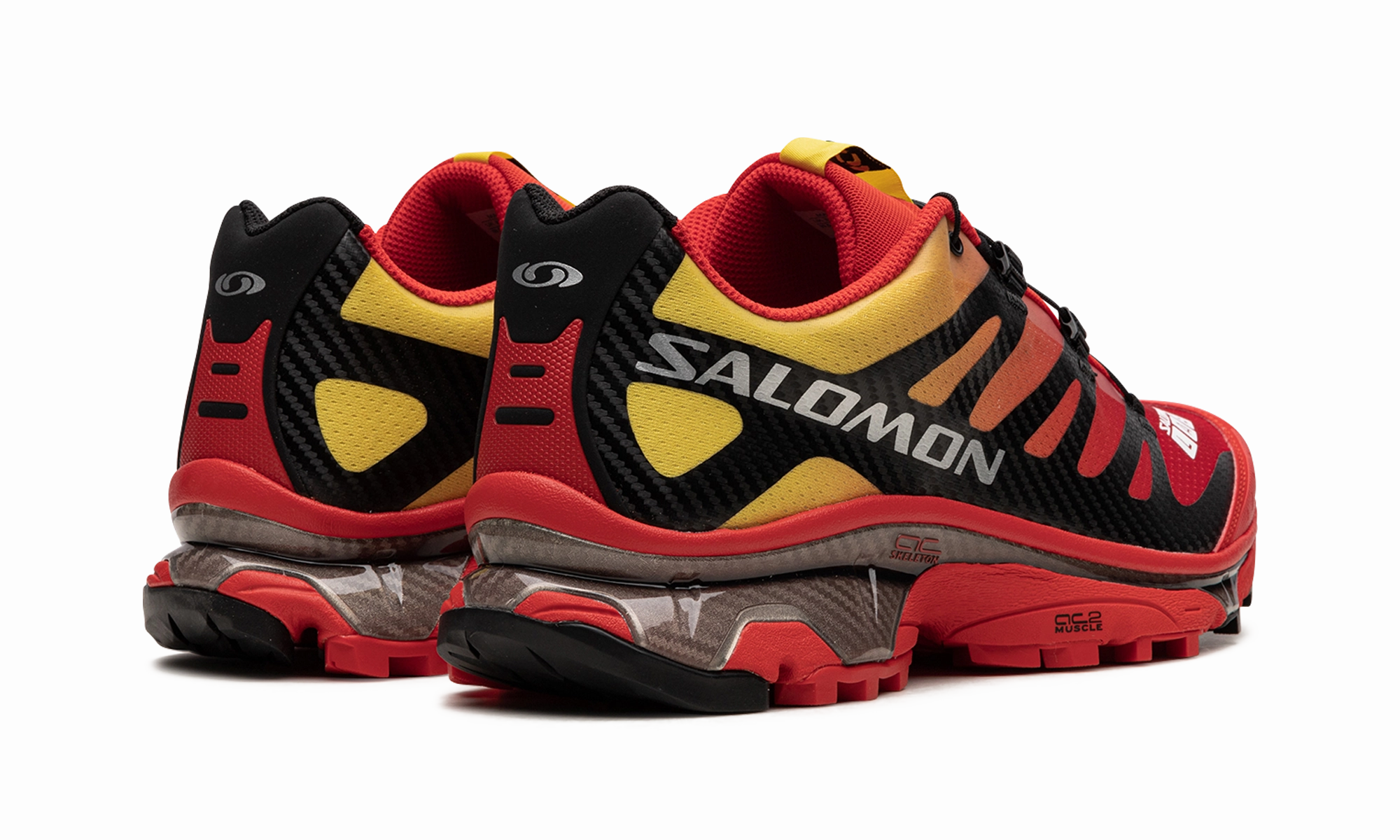 Salomon XT4 "XT4" marathoner running on sand shoes