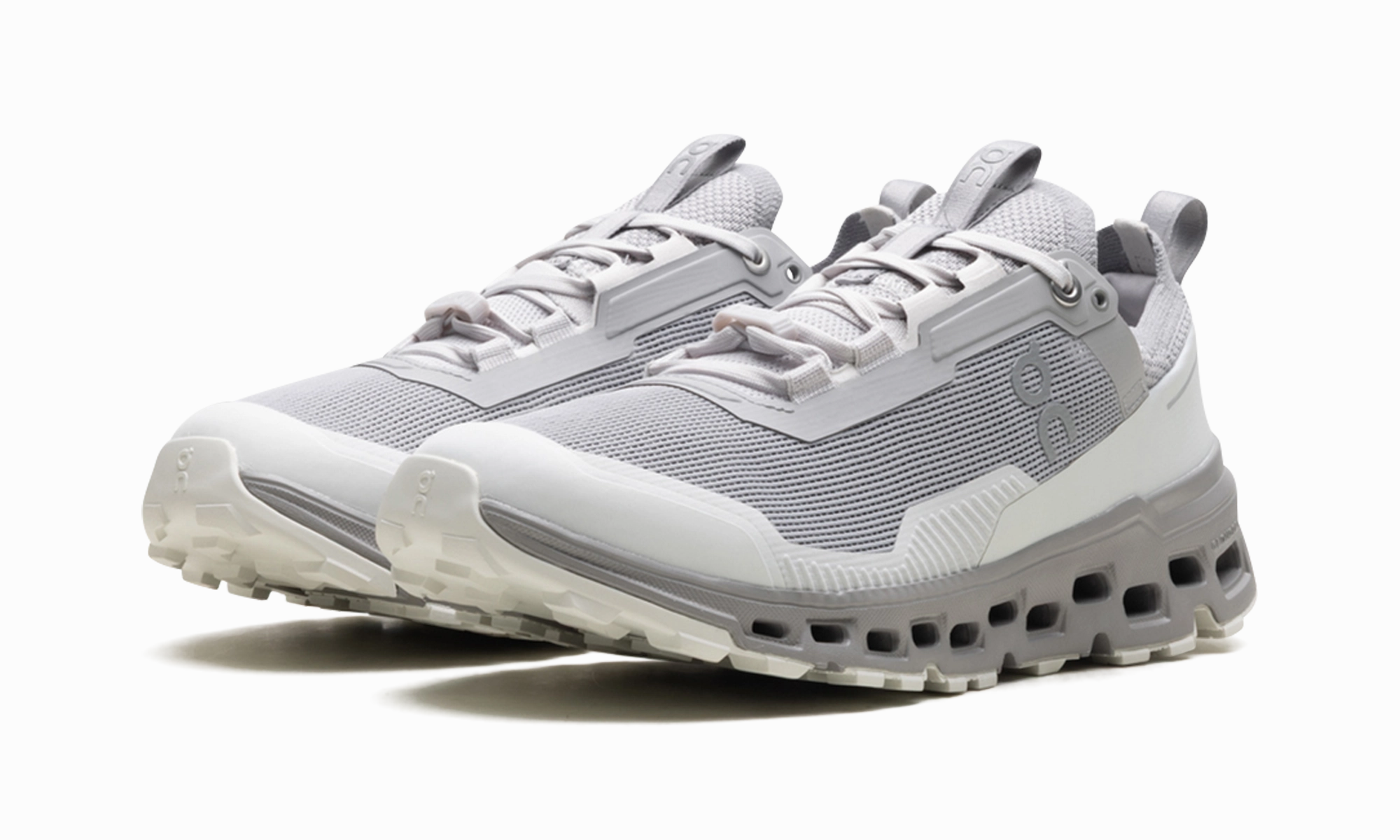 Cloudultra 2 "Fog | Ice" running for cultural events Female runner