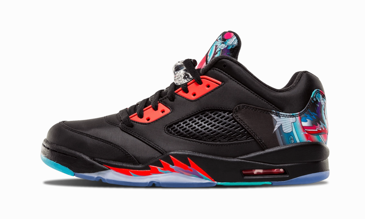 Intermediate runner barefoot running simulation Air Jordan 5 Retro Low "China"
