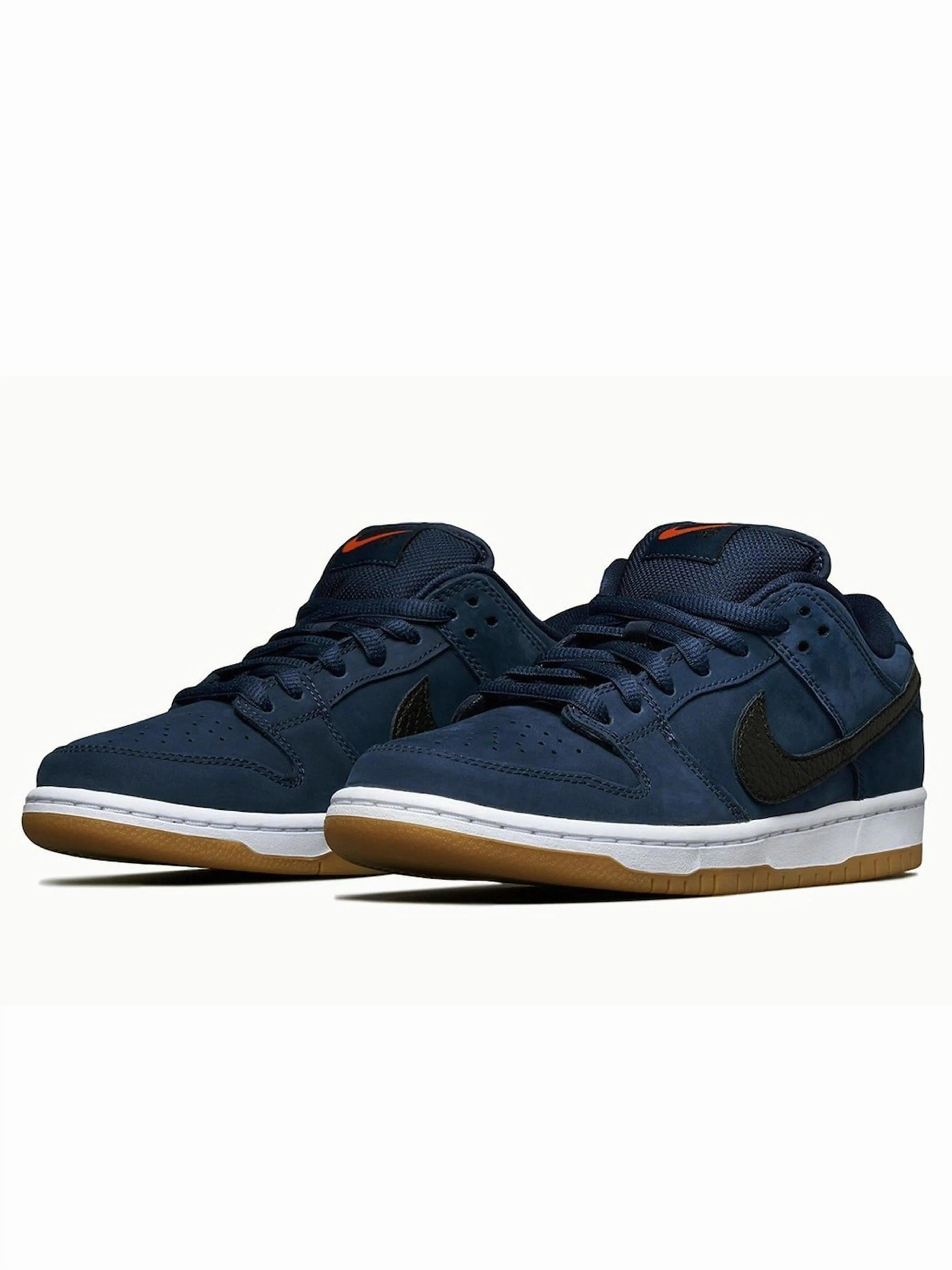 Ergonomic form circuit - training running shoes Nike SB Dunk Low Navy Black Gum [USED]