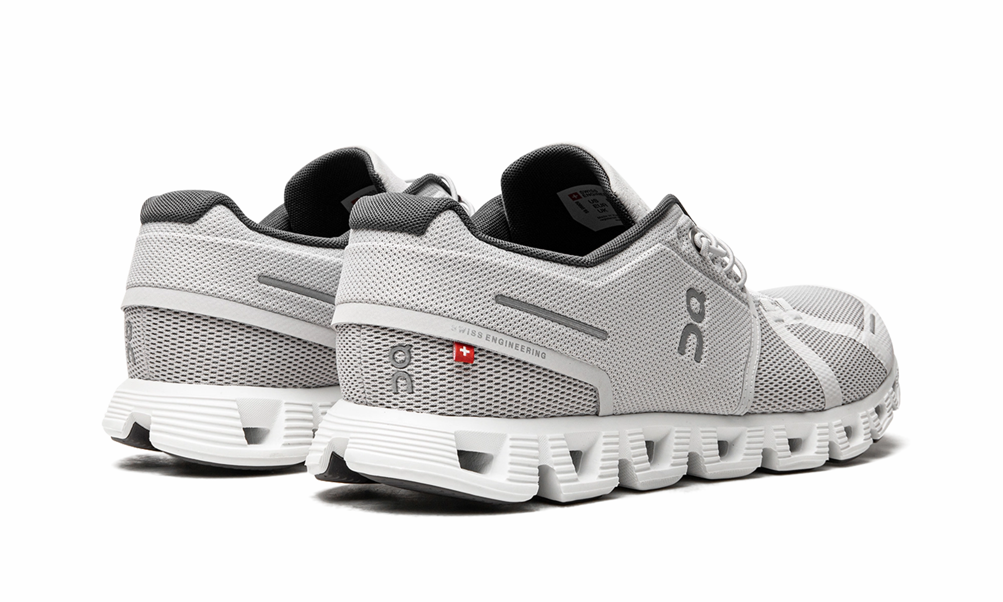 Cloud 5 "Glacier Grey White" running in a delta area shoes