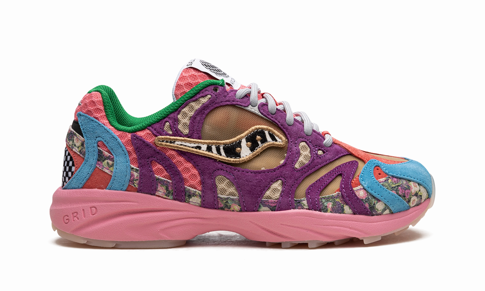 Grid Azura 2000 "Jaetips - Remember Who Fronted" running in a gorge area shoes track athletes' shoes