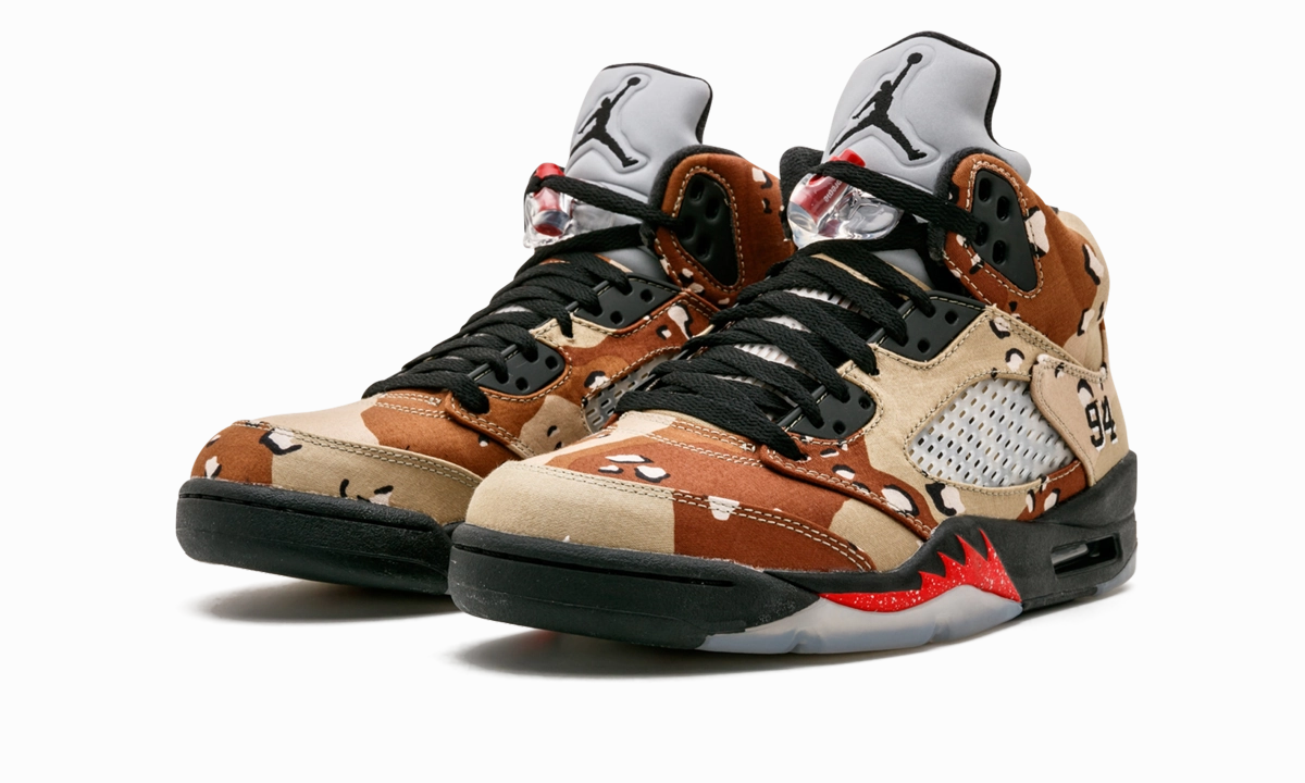 versatile - feature shoes Air Jordan 5 Retro Supreme "Camo"