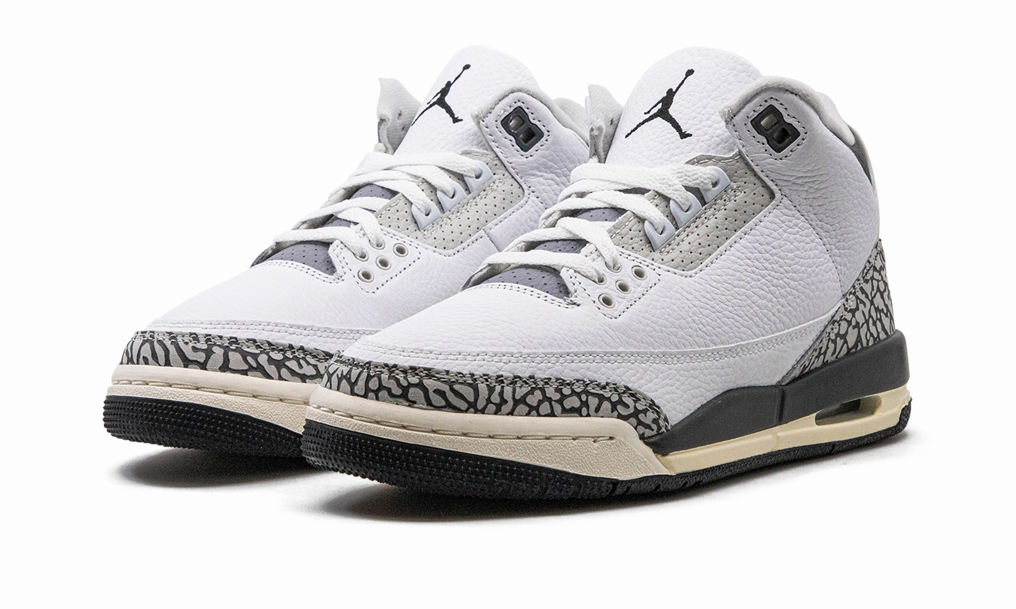 Streamlined grip Air Jordan 3 GS "Hide N Sneak"