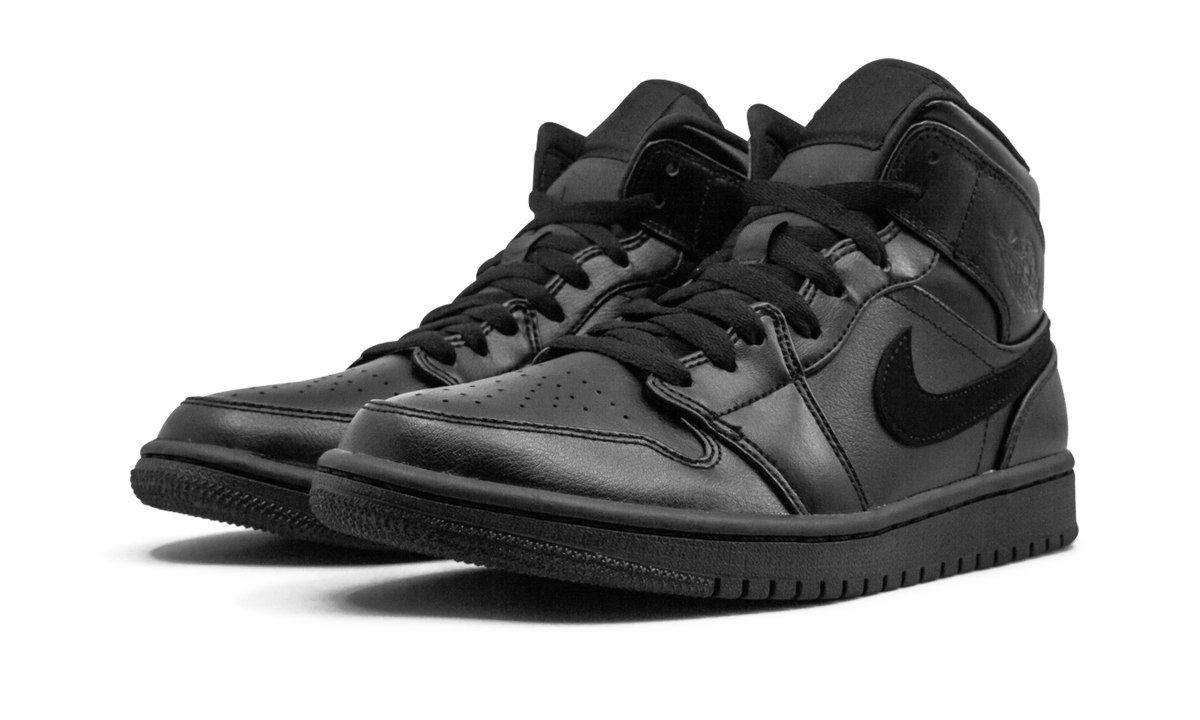 Travel Style Air Jordan 1 Mid "Triple black"