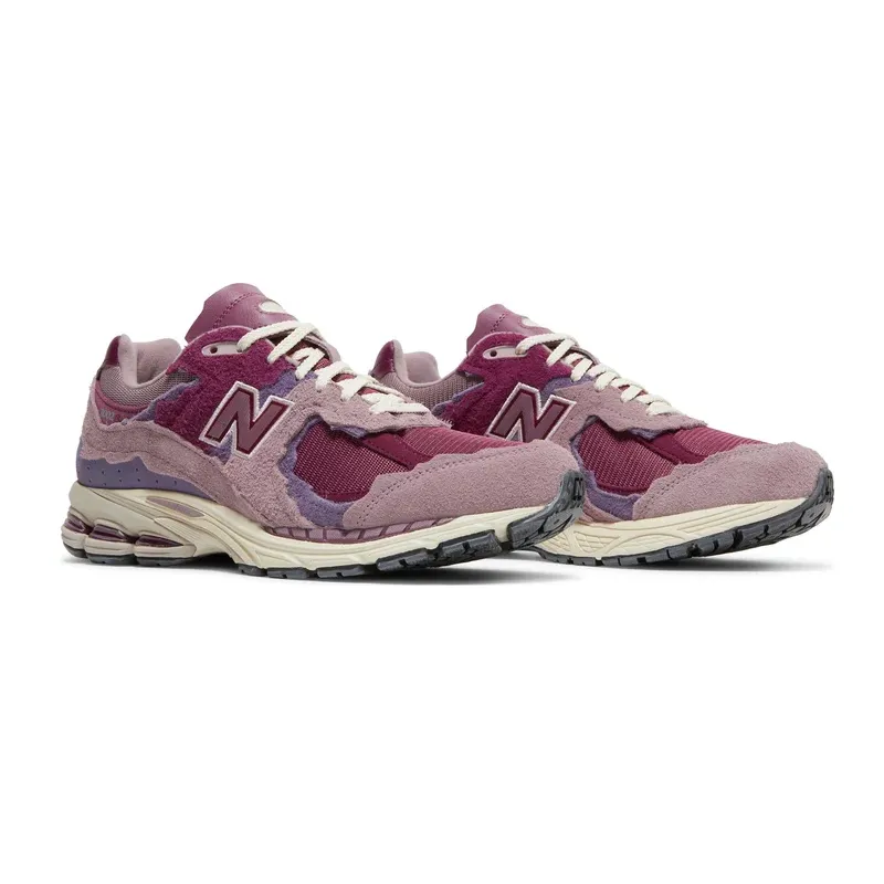 Wild Step Parade Walk New Balance 2002R Protection Pack Pink